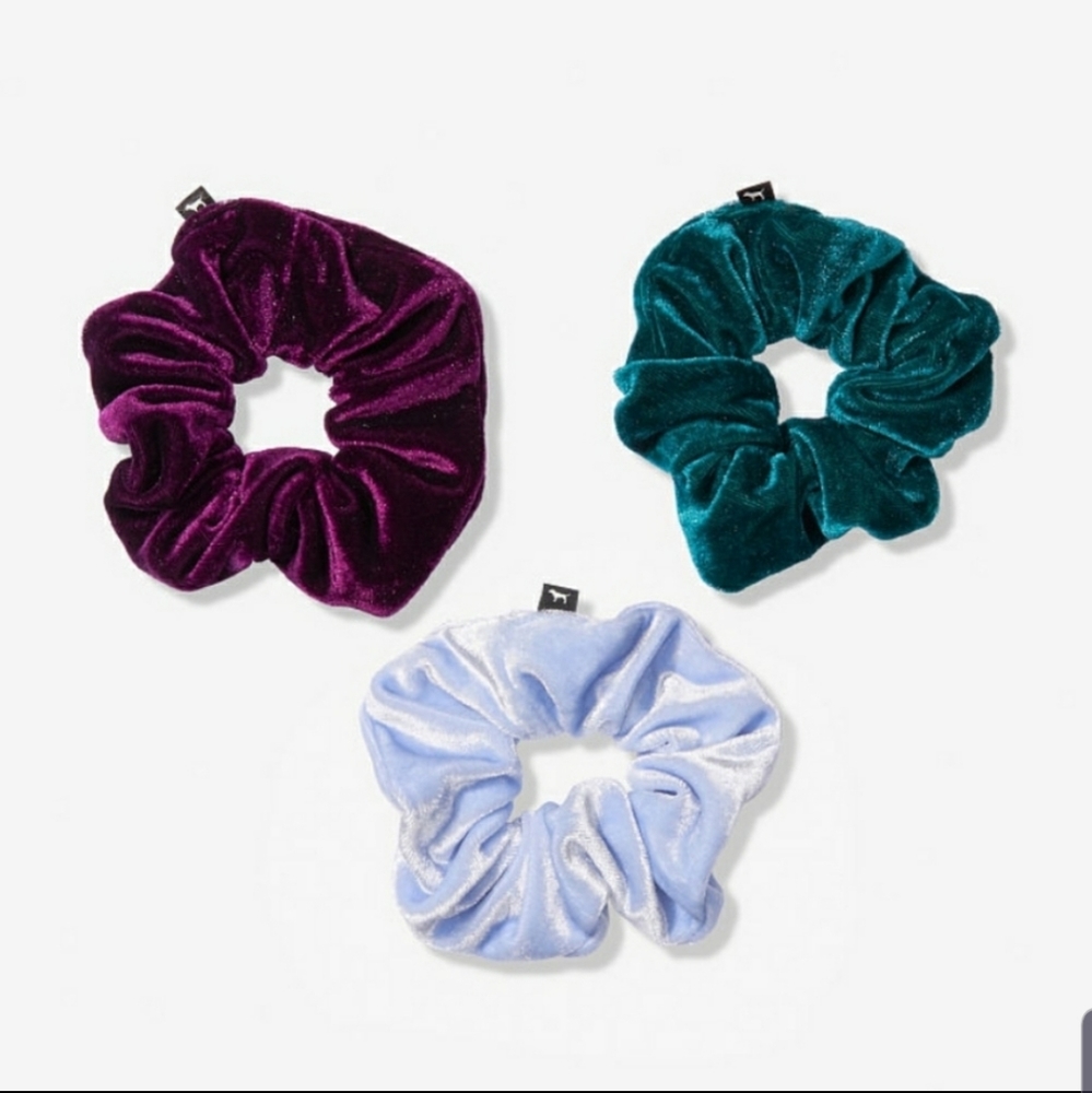 Sold🎀VELVET PINK VS SCRUNCHIES 3- PACK - Picture 1 of 2